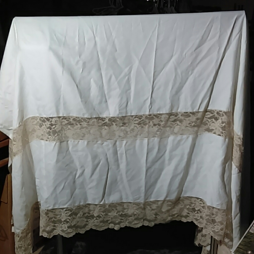 L Magnin & Co single Bedspread made by Carlin Com